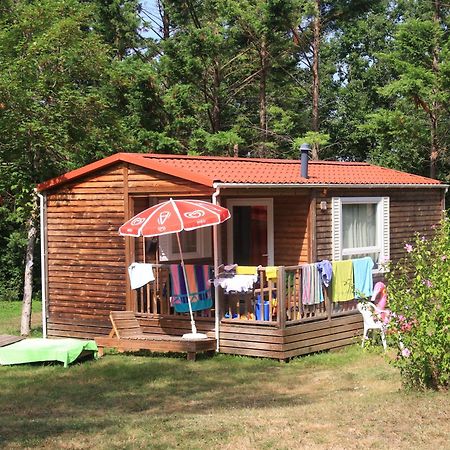 Camping Fontaine Du Roc Guest House Devillac Exterior photo