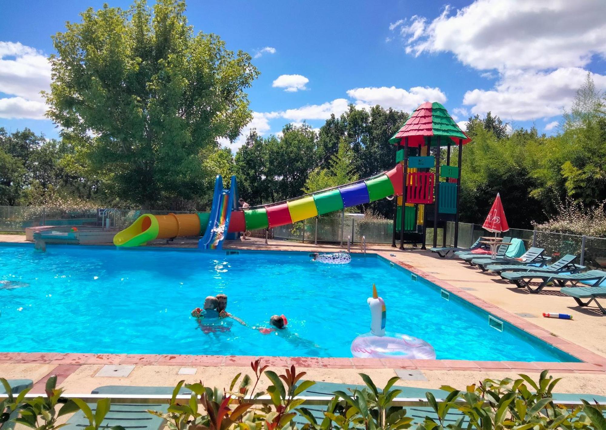 Camping Fontaine Du Roc Guest House Devillac Exterior photo