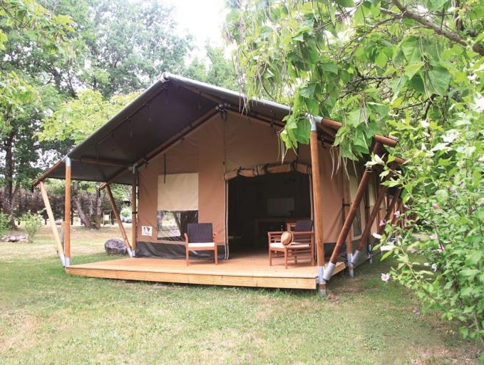 Camping Fontaine Du Roc Guest House Devillac Exterior photo