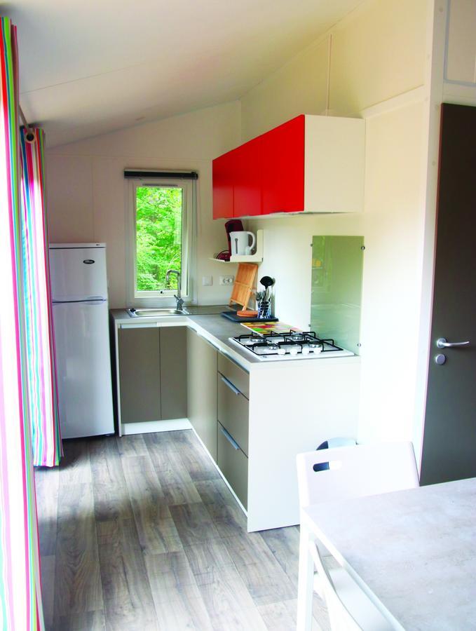Camping Fontaine Du Roc Guest House Devillac Room photo